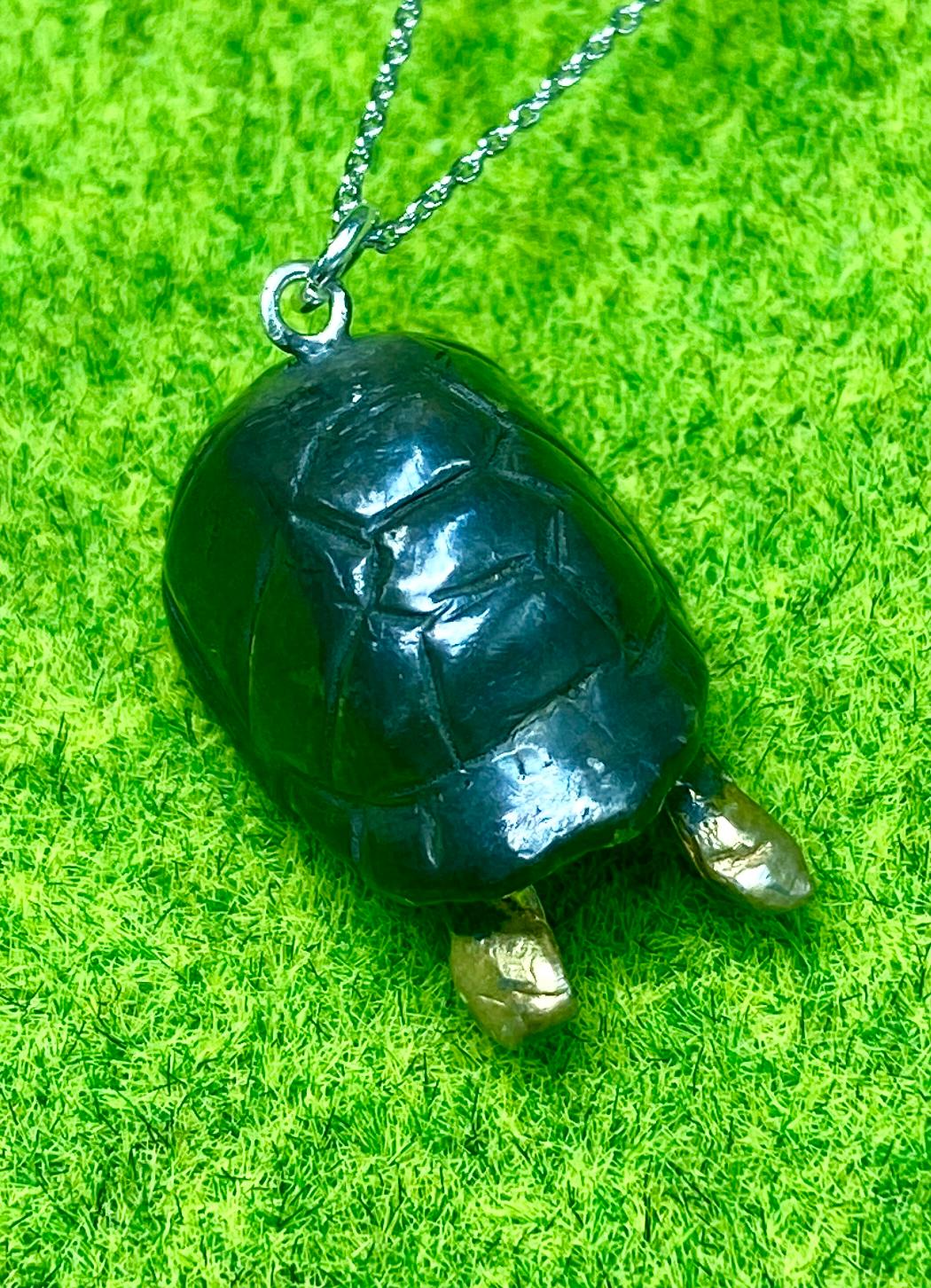 リクガメ後ろ姿ペンダントネックレス　アルダブラゾウガメ仕様